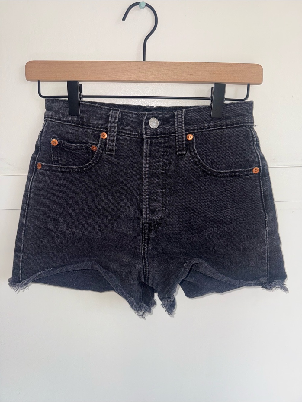 LEVI'S PREMIUM Ribcage Cutoff Jean Shorts Women's 25 Black Stretch Button Fly